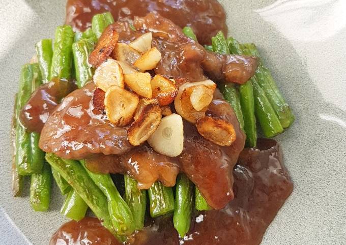 French Long Bean with Beef and Homemade Gravy