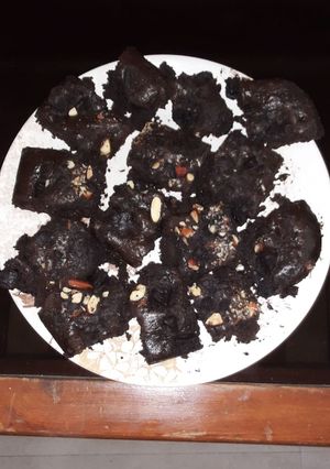 A picture of Eggless thousand layers brownie.