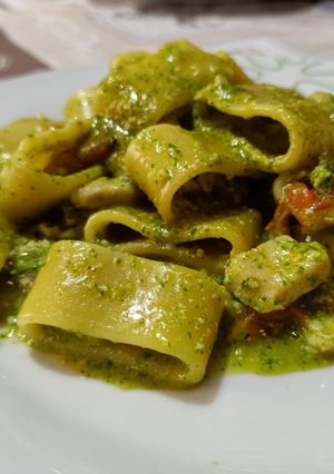 Foto di Calamarata di pesce spada e pesto di rucola