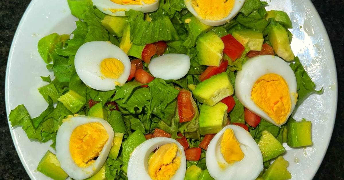 Có những loại gia vị nào cần dùng để cho salad bơ trứng thêm thú vị?