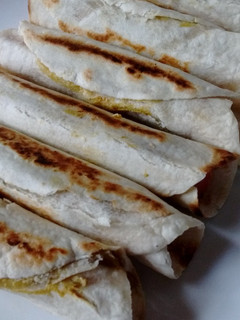 Una foto de Salchichas envueltas en tortillas 