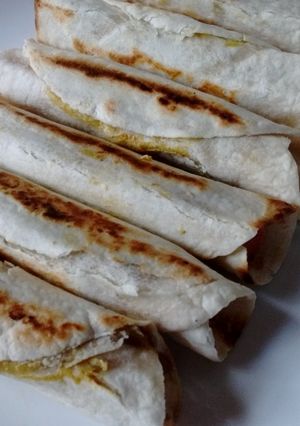 Una foto de Salchichas envueltas en tortillas