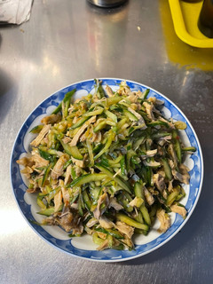涼拌小黃瓜雞絲 的食譜成品照片