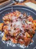 Tortellini mit Tomaten-Oliven-Sauce