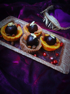 गुलाब जामुन इन मावा टार्ट (Gulab jamun in mawa tart recipe in hindi) रेसिपी मुख्य फोटो