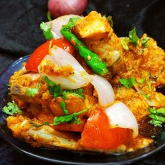 A picture of Chicken do pyaza.