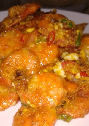 Foto resep Golden Salted Egg Prawns (Udang Saus Telur Asin)