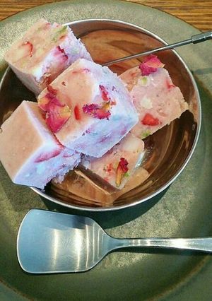 A picture of Rose Icecream.