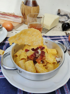 Foto di Carbonara con cialda di pecorino