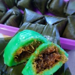 A picture of KUE BUGIS/ KUE MENDUT / KUE LAPET.