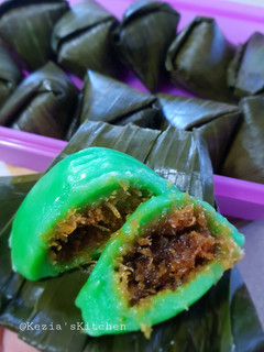 A picture of KUE BUGIS/ KUE MENDUT / KUE LAPET.