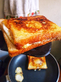 A picture of Double toast egg sandwich.