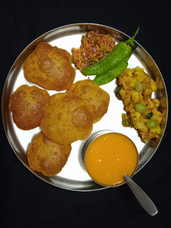 રસ પૂરી (Ras Poori Recipe In Gujarati) રેસીપી મુખ્ય ફોટો