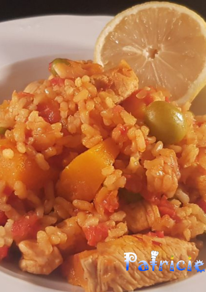 Una foto de Arroz con pollo y calabaza