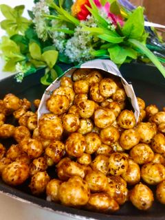 खट्टा मिठा  नमकिन  मखाना (khatta meetha namkeen makhana recipe in Hindi) रेसिपी मुख्य फोटो