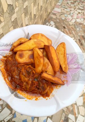 A picture of Fried sweet potato with cabbage-onion sauce.