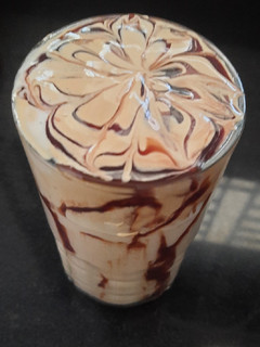 દાલગોના કોફી (Dalgona Coffee In Gujarati) રેસીપી મુખ્ય ફોટો