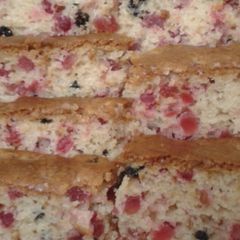 A picture of Tutti fruiti sponge cake.
