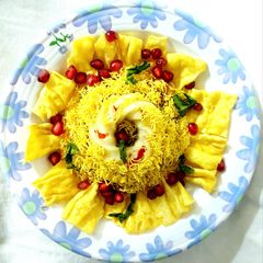 A picture of Chickpeas semolina khaman Sunflower chat.