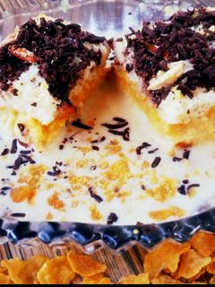 कस्टर्ड कॉर्नफ्लेक्स ब्रेड पुडिंग (custard cornflakes bread pudding recipe in hindi) रेसिपी मुख्य फोटो