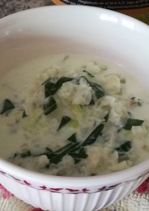Una foto de Crema de Bledo y Cebolla para Pastas