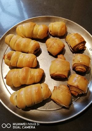 A picture of Assorted Bread.