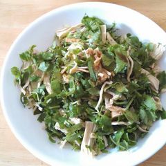 Cilantro shredded tofu salad 香菜干丝#凉菜##vegan# A picture of Cilantro shredded tofu salad 香菜干丝#凉菜##vegan#.