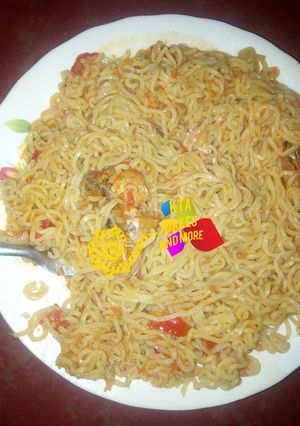 Dafaffiyar indomie d naman kaza ainihin hoton girkin