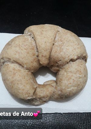 Una foto de Medialunas integrales con queso 💕