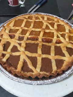 Una foto de Pasta frola de dulce de batata y dulce de leche 🥧