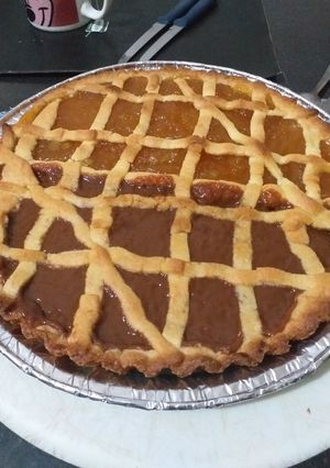 Una foto de Pasta frola de dulce de batata y dulce de leche 🥧