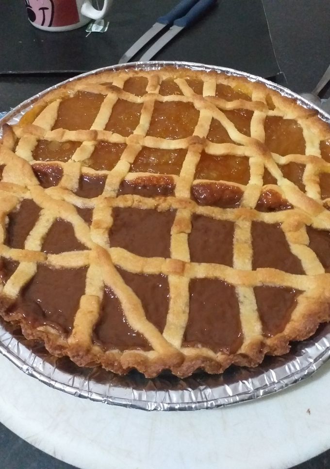 Una foto de Pasta frola de dulce de batata y dulce de leche 🥧