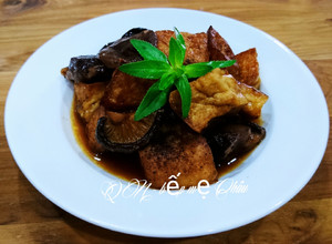 Hình của món Đậu hũ kho nấm hương chay.