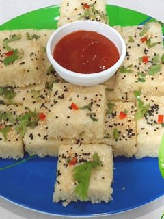 રવા ના ઈદડા (Rava Idada Recipe In Gujarati) રેસીપી મુખ્ય ફોટો