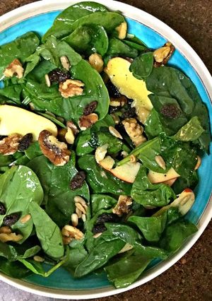 A picture of Spinach, Apples and Walnut Salad.