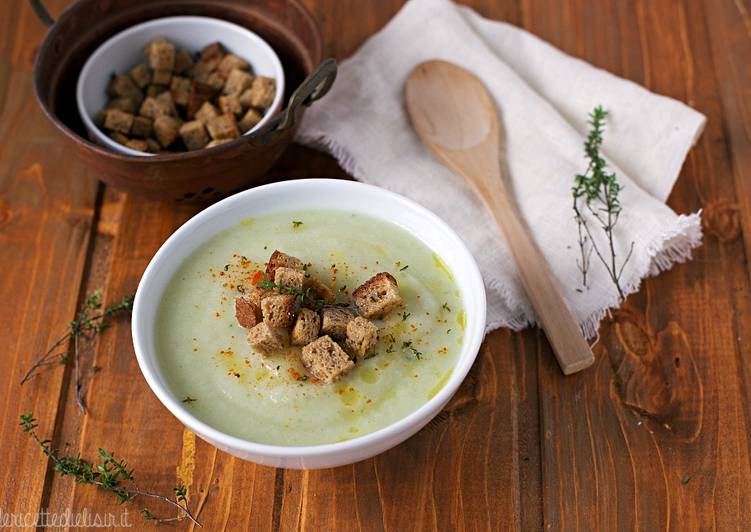 Vellutata di cavolfiore con crostini al timo