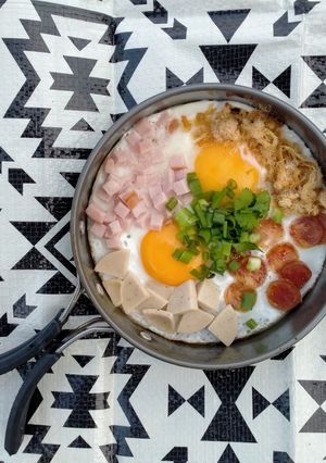 รูปของ ไข่กระทะ ณ. ลานกางเต้นท์ ⛺️🍳