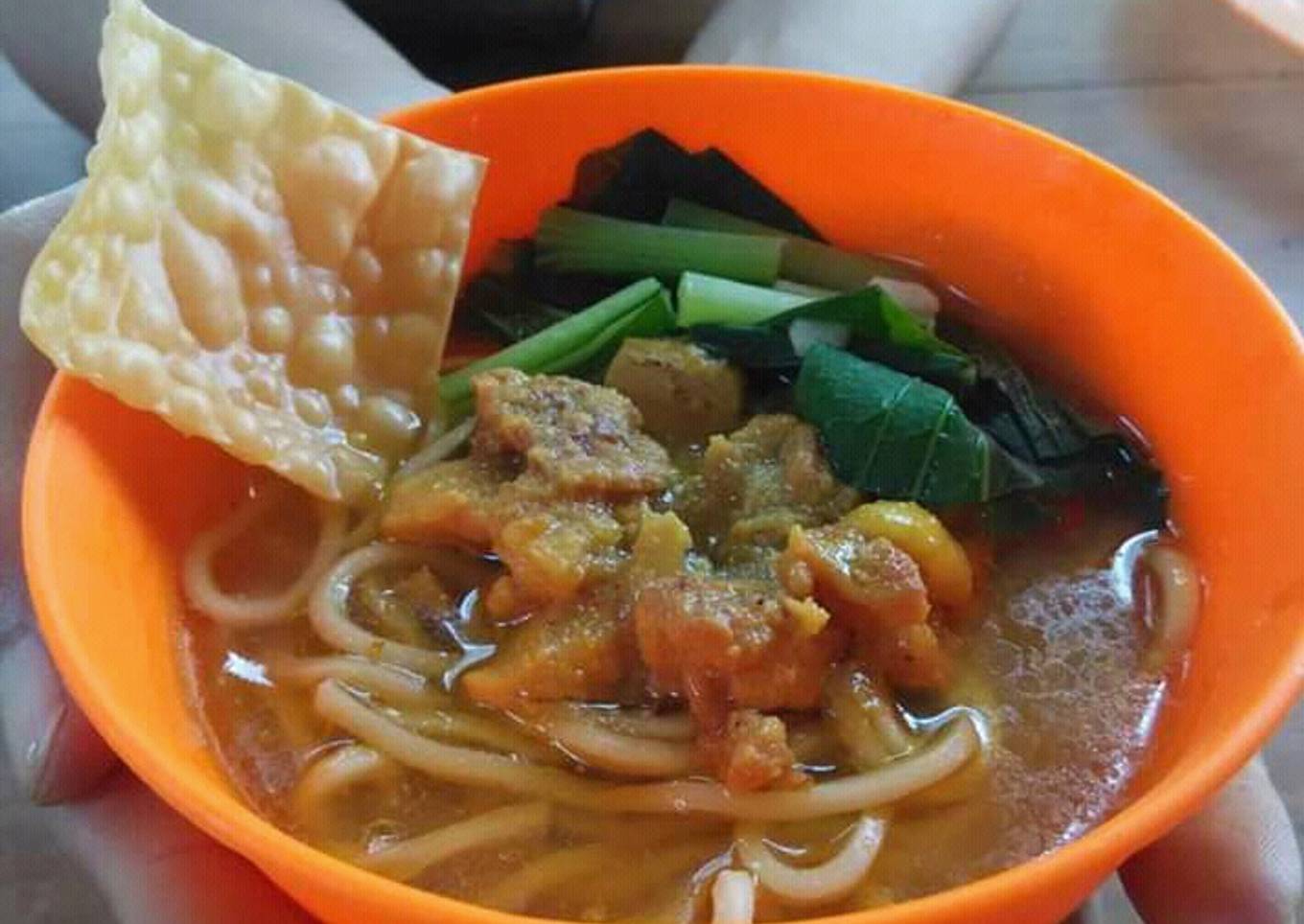 Mie Ayam (Chicken Noodle Soup With Palm Sugar and Soy sauce)