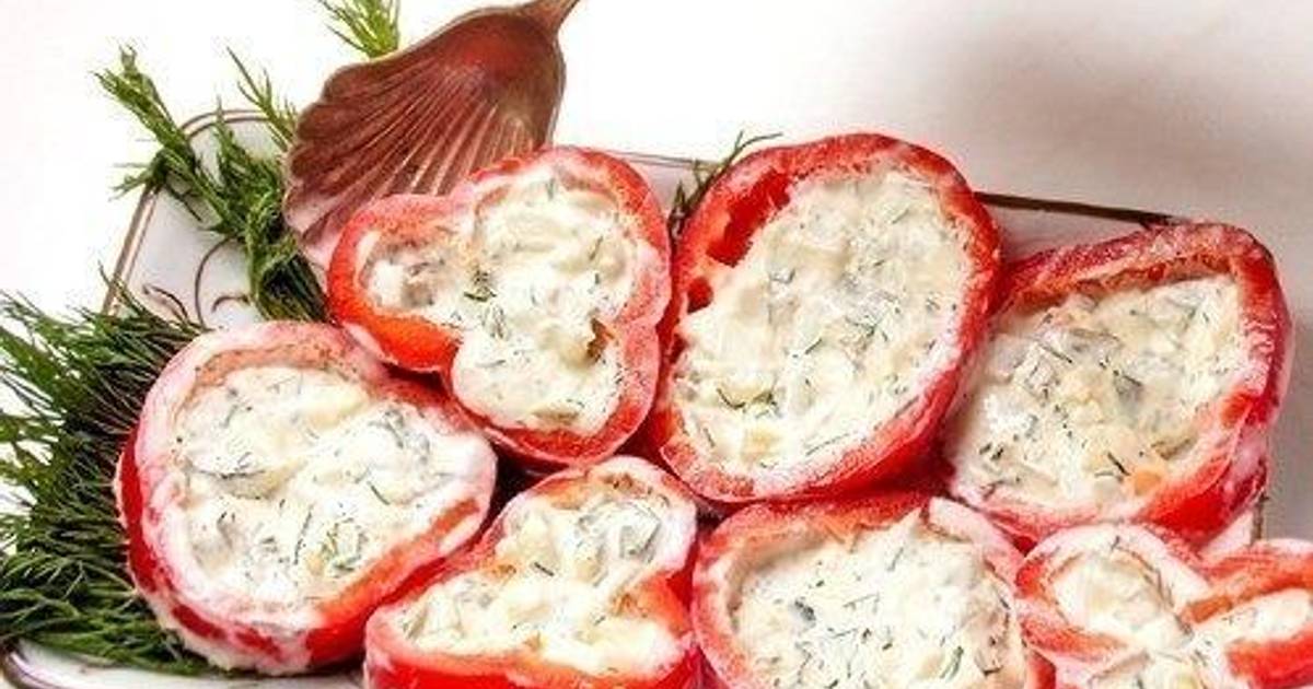 Перец фаршированный майонезом. Перец фаршированный сыром и чесноком. Перчики фаршированные сыром. Ингредиенты фаршированного перца. Перец с плавленным сыром и чесноком.