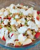 Ensalada Waldorf con salsa de yogur y frutos secos