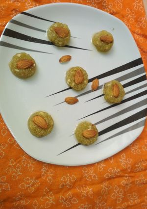 દૂધી હલવા બાઇટ  (Dudhi Halwa bite Recipe in Gujarati) રેસીપી મુખ્ય ફોટો