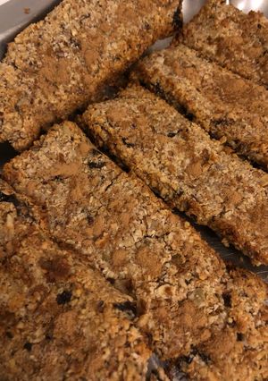 A picture of Satisfying and Healthy Snack Bars.