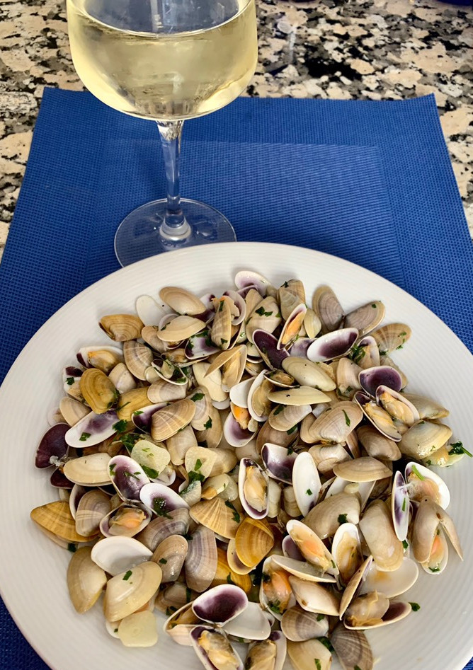 Una foto de Coquinas al vino blanco