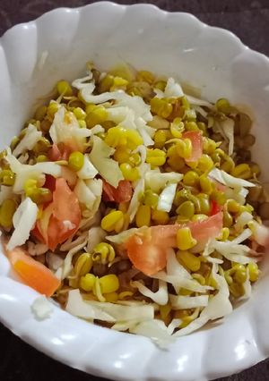 A picture of Simple Green sprouts salad (green moong).