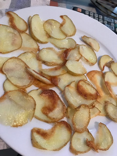 Una foto de Patatas tipo chips light al horno