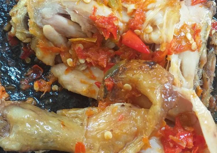 Resep Paha Ayam Geprek Sambel Bawang yang Bikin Ngiler