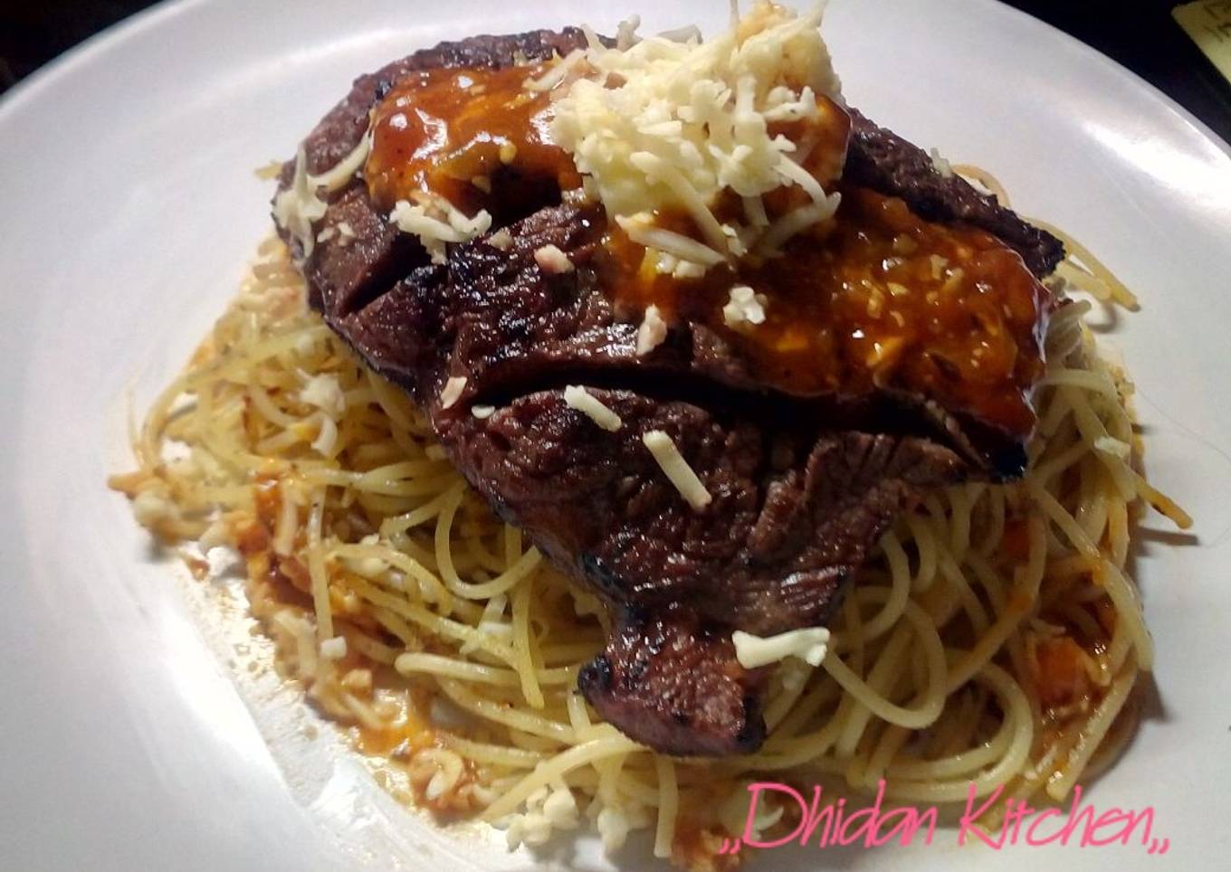 Spaghetti Aglio Olio grill beef spice tomat sauce