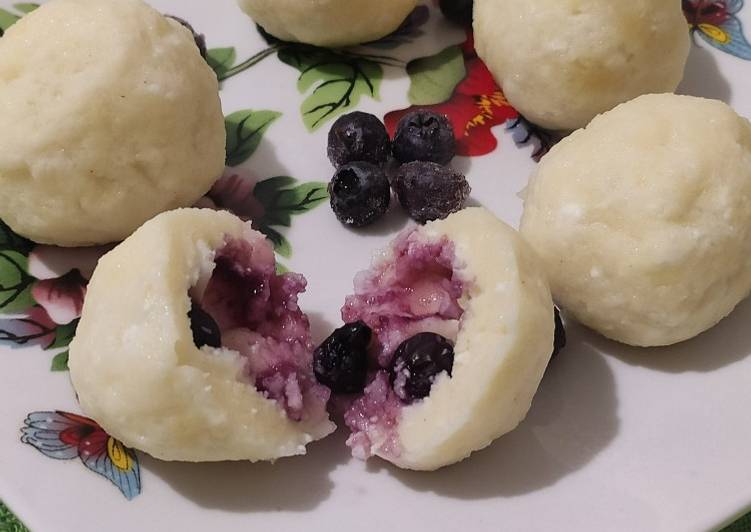 Ленивые творожные вареники с черникой