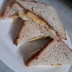 A picture of Banana choco sandwich.