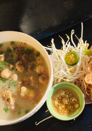 Hình của món Cháo giò heo nấm rơm.